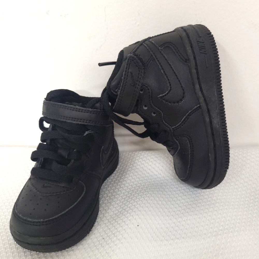NIKE AIR FORCE 1 MID BASKETBALL SHOES, size 4